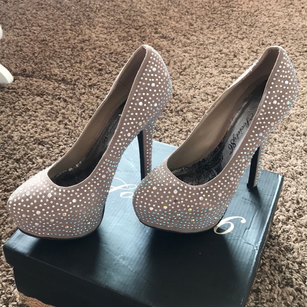 Heels - Picture 2 of 5
